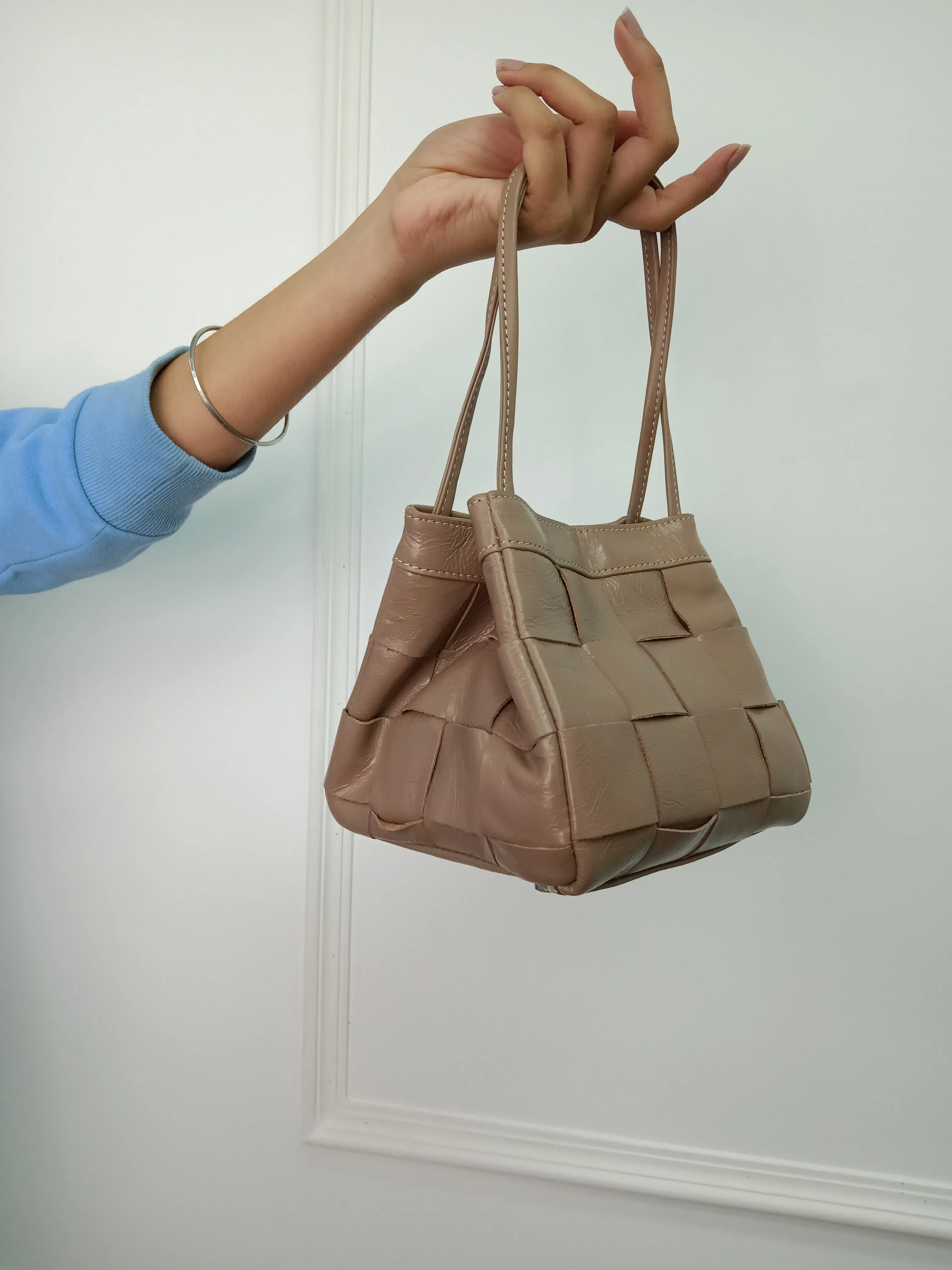 Latte Creamy Bucket Bag with Sling