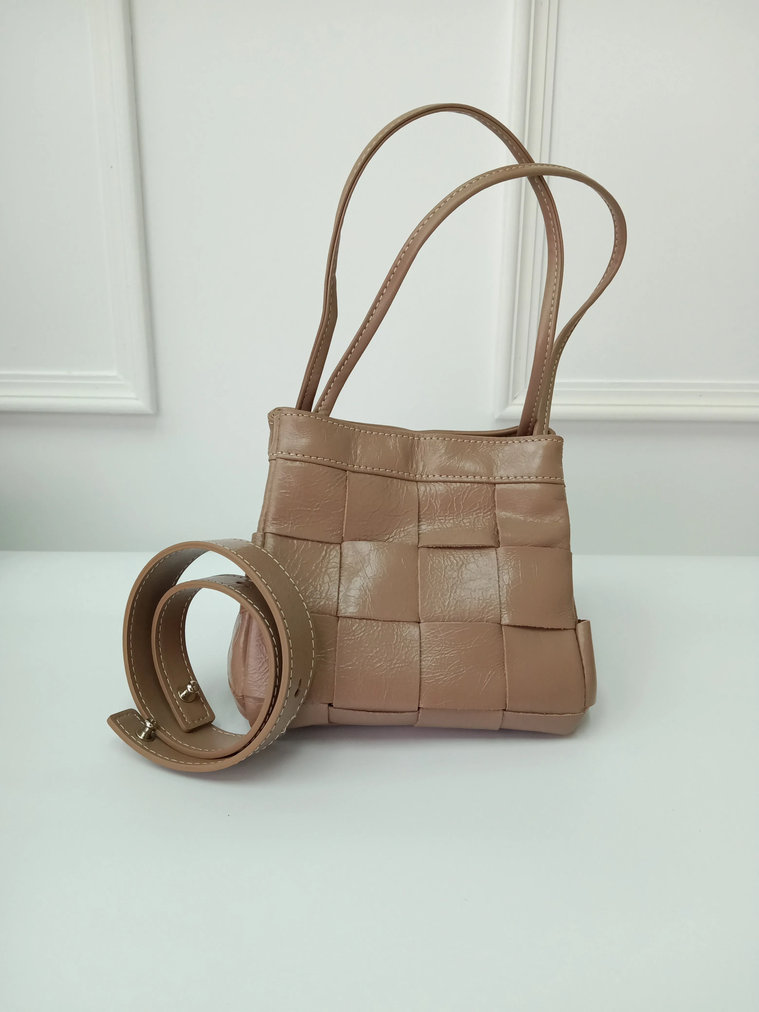 Latte Creamy Bucket Bag with Sling