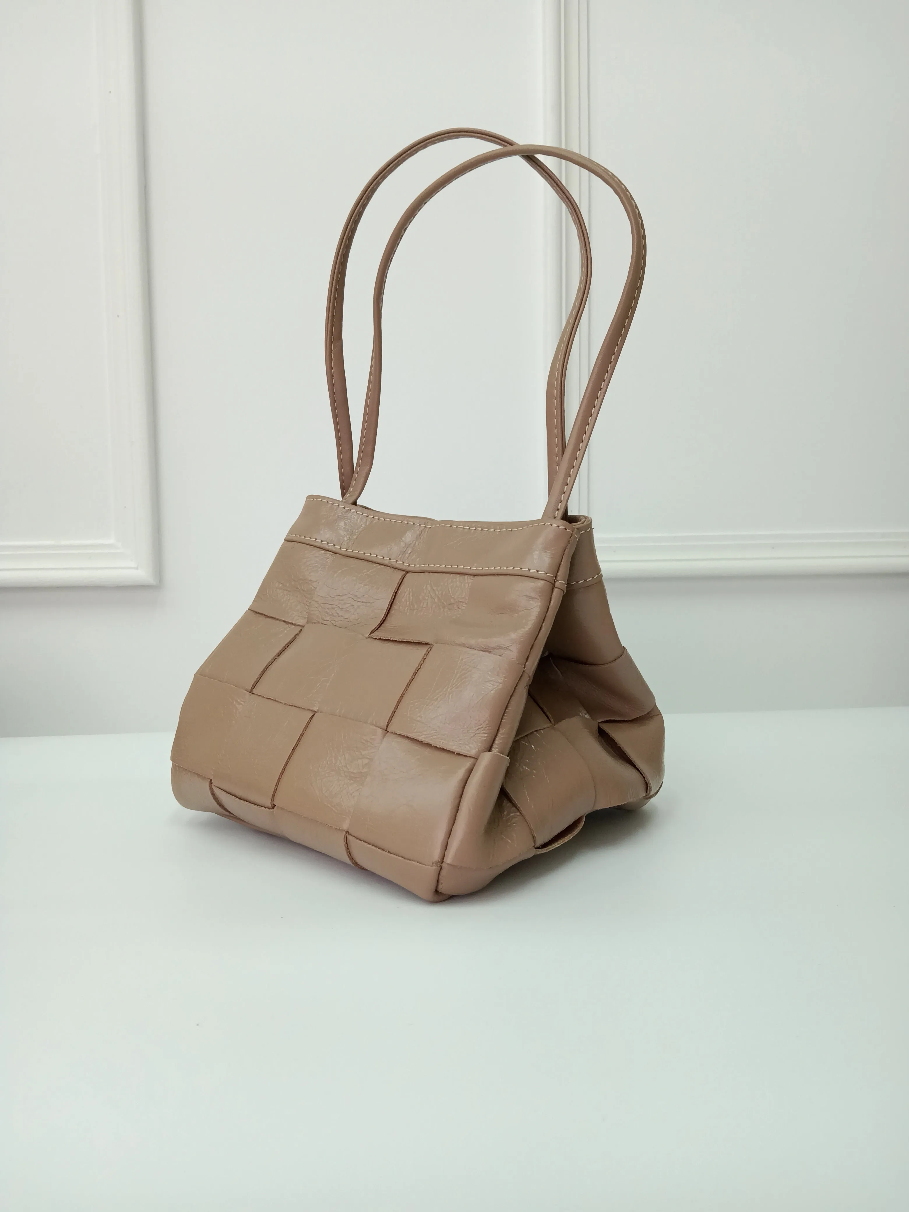 Latte Creamy Bucket Bag with Sling